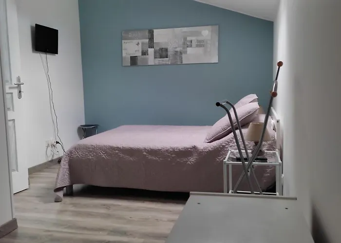 De La Petite Fosse Aux Loups *